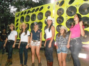 candidatas se apresentando