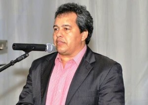 o ex-prefeito teria  ultrapassado o limite máximo legal de despesas com pessoal