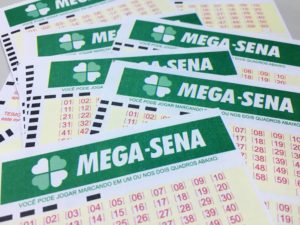 Mega-Sena pode pagar R$ 10 milhões neste sábado (Foto: Heloise Hamada/G1)