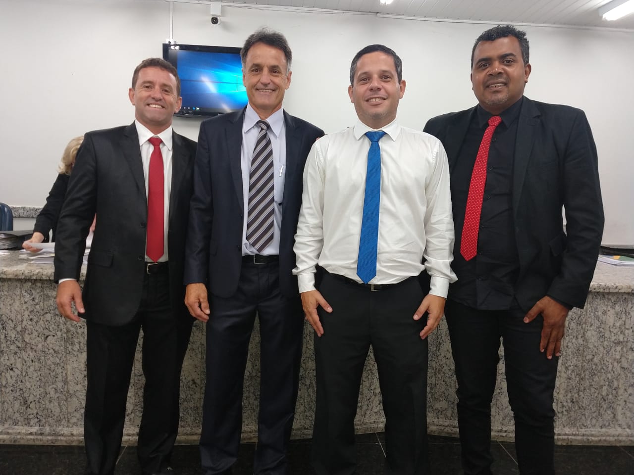 DA ESQUERDA para a direita: Cláudio do Granito (primeiro-secretário); Juarez Oliosi (presidente); Biel da Farmácia (vice;) e Cimar do Altoé (segundo-secretário) são os componentes da nova Mesa Diretora.