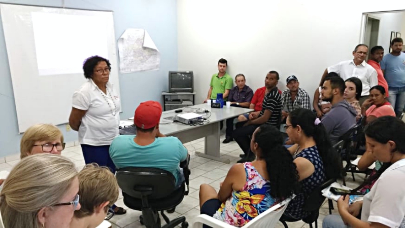 a agente de desenvolvimento do Banco Nordeste Sonia Lúcia de Oliveira Santos explanou sobre as linhas de financiamento especificas do Pronaf
