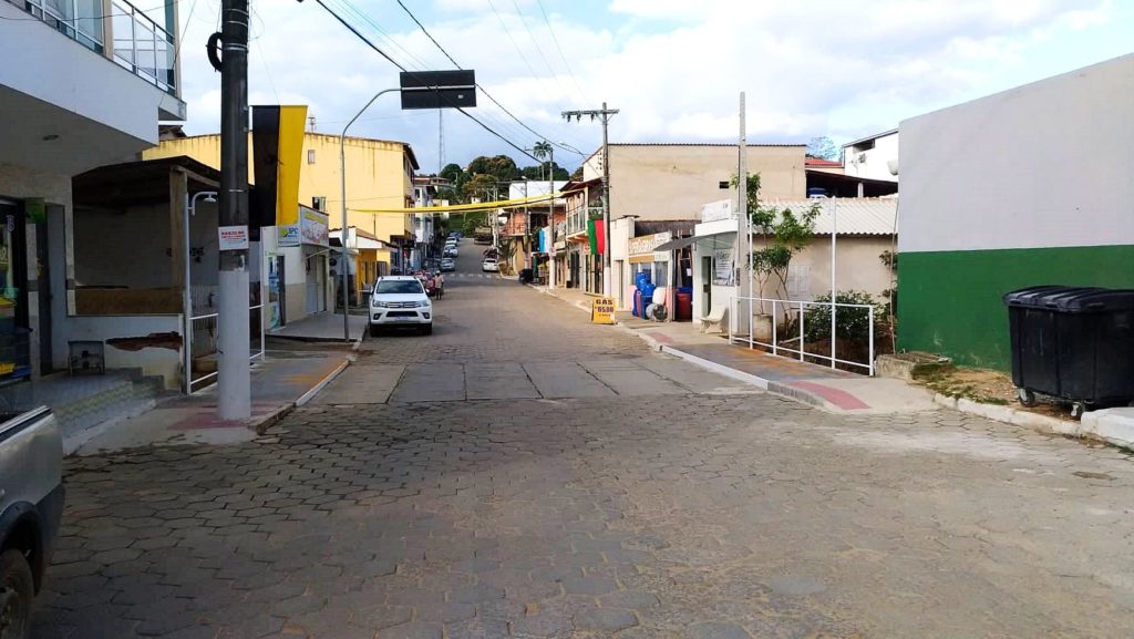 Outras duas passarelas foram construídas na Rua Desembargador Santos Neves, na ponte próximo à rodoviária.