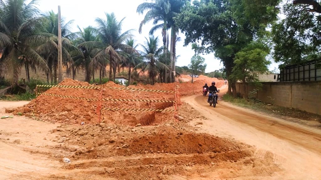 Ttansito permitido apenas para motocicletas e automóveis
