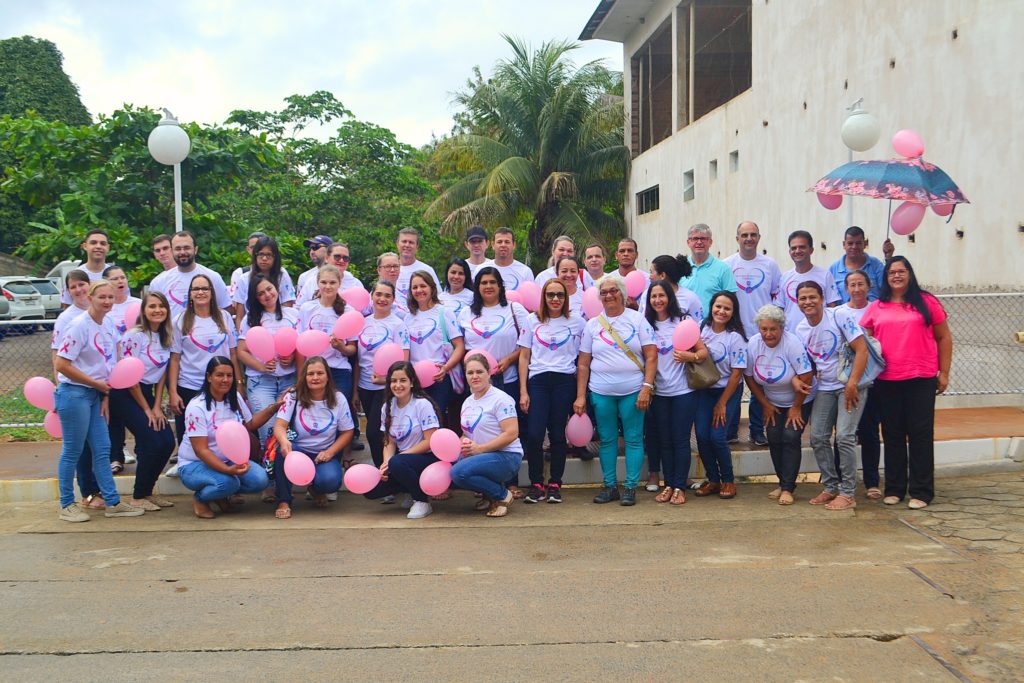 Caminhada do Outubro rosa nas ruas do centro