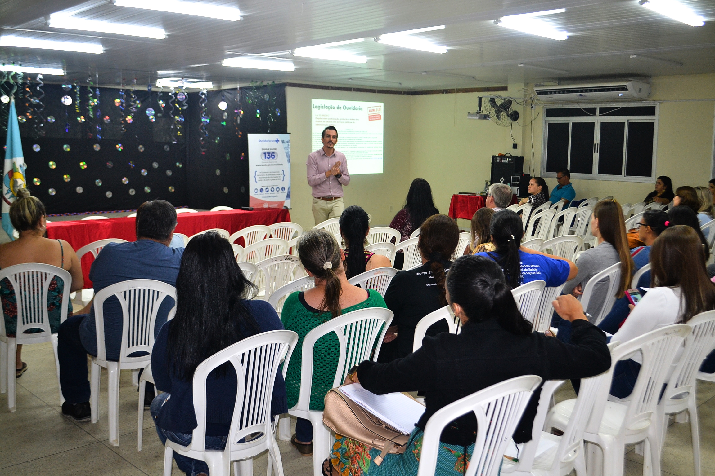o evento, realizado no auditório do Escola Professora Esther da Costa Santos na noite de ontem para mais de quarenta pessoas, representantes de vários segmentos da sociedade local.