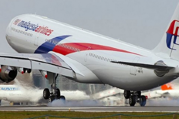 Avião da Malaysia Airlines cai no mar com 239 passageiros a bordo