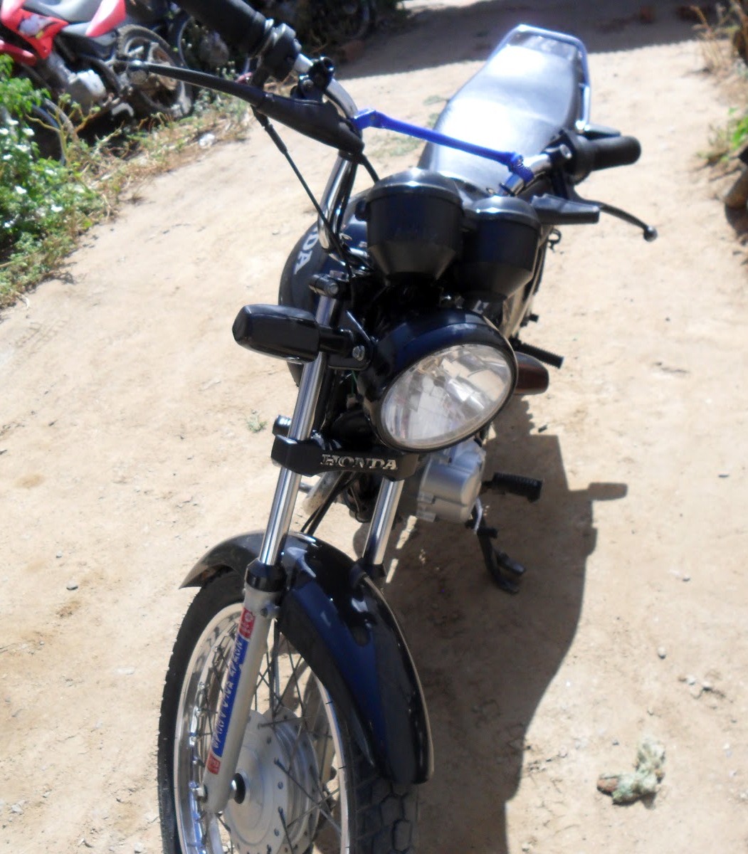 Pai e filho são detidos pela PM em Vila Pavão com motocicleta furtada
