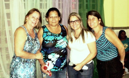 Mais de 40 mães são homenageadas em Vila Paulista