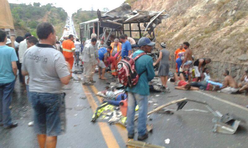 Aumenta para  10 o número de vítimas fatais no acidente entre ônibus e carreta em Conceição  da Barra