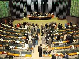 Possível diminuição do número de parlamentares gera confusão no processo eleitoral