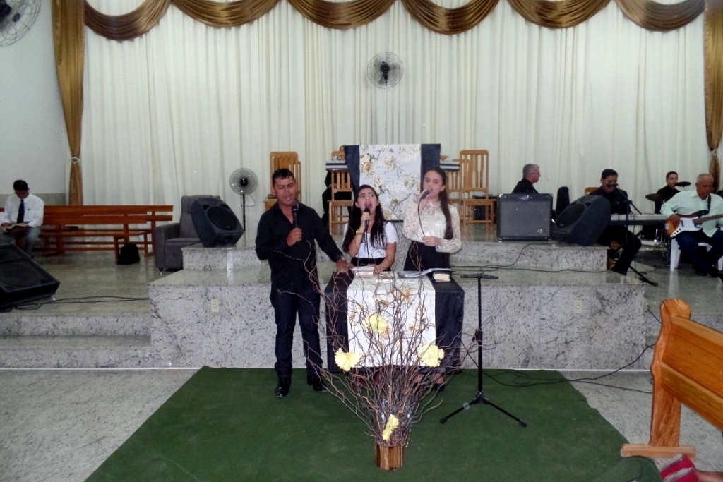 Jovens pavoenses mostram seus talentos no 2º dia de Louvor da Igreja Assembleia