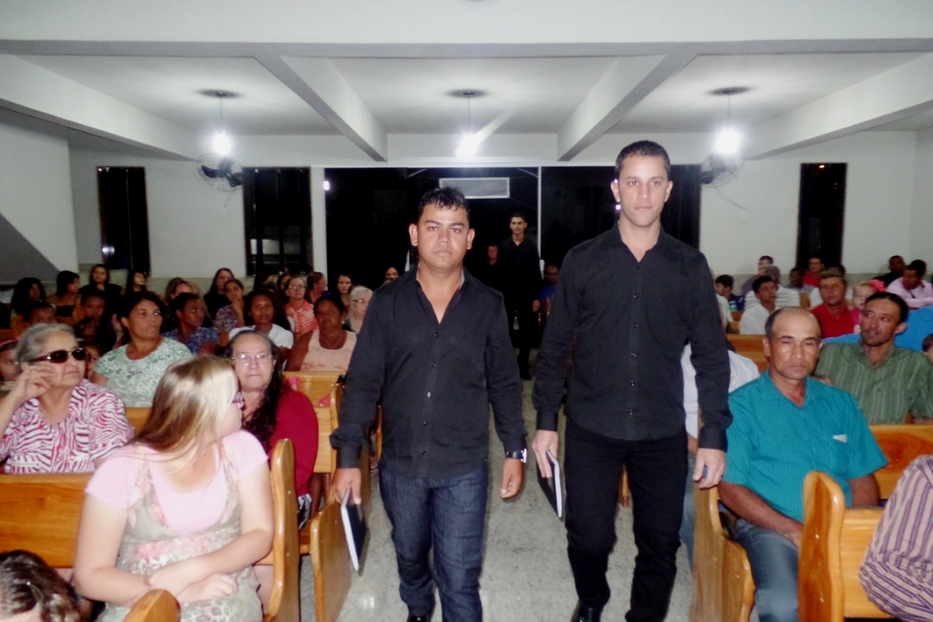 Jovens pavoenses mostram seus talentos no 2º dia de Louvor da Igreja Assembleia