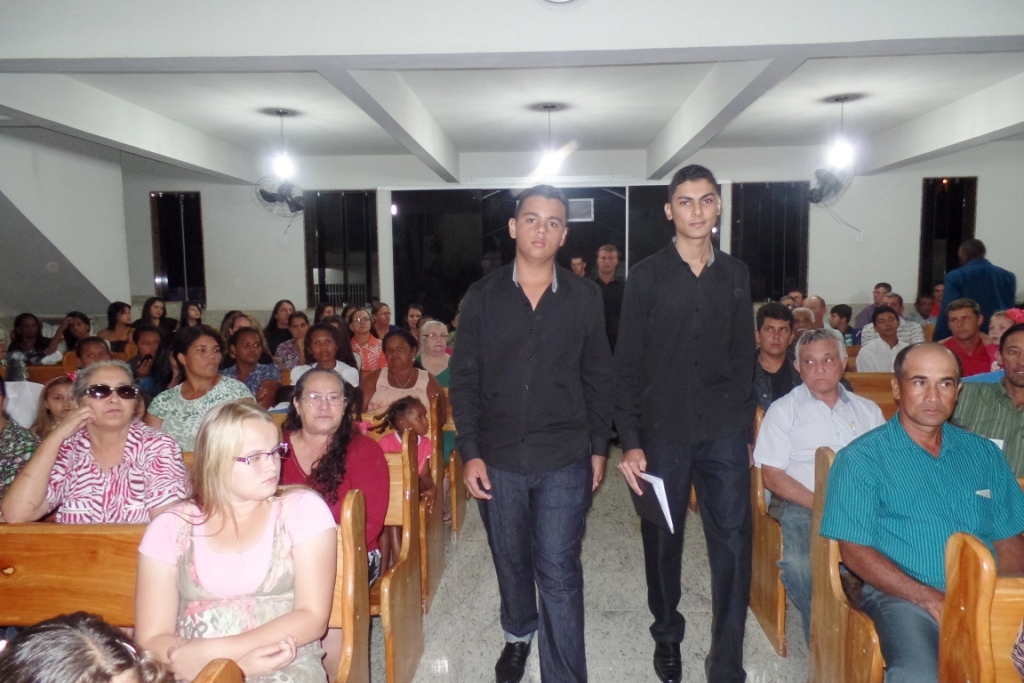 Jovens pavoenses mostram seus talentos no 2º dia de Louvor da Igreja Assembleia