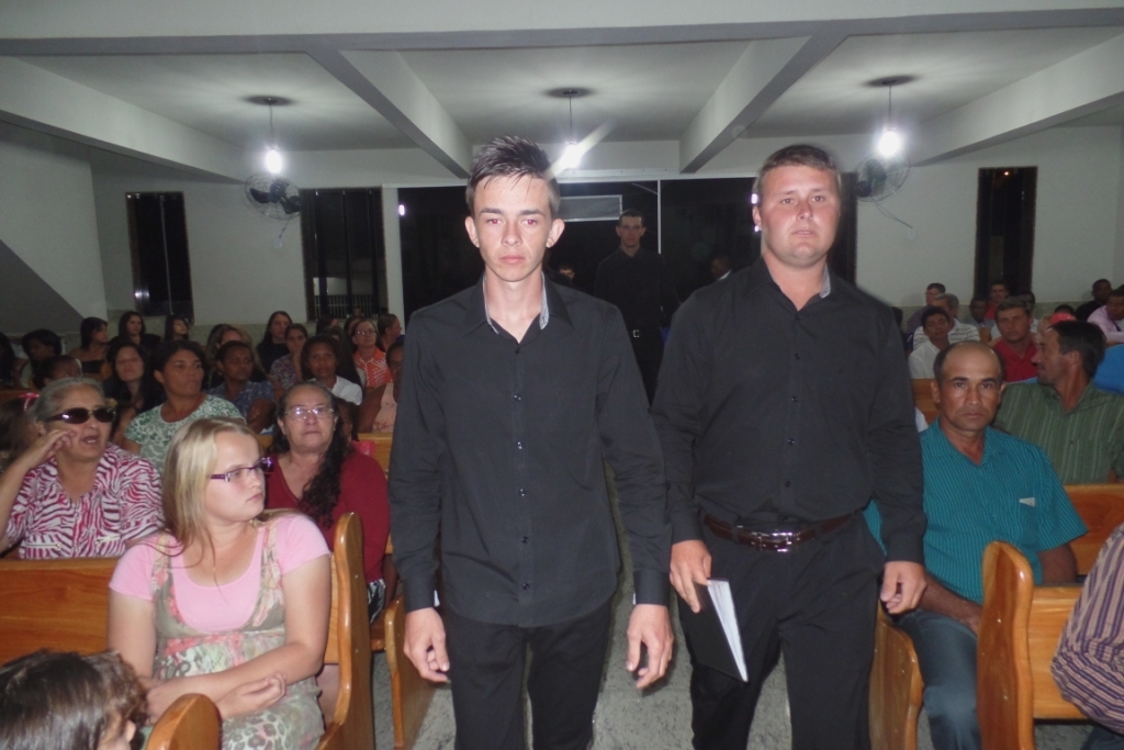 Jovens pavoenses mostram seus talentos no 2º dia de Louvor da Igreja Assembleia
