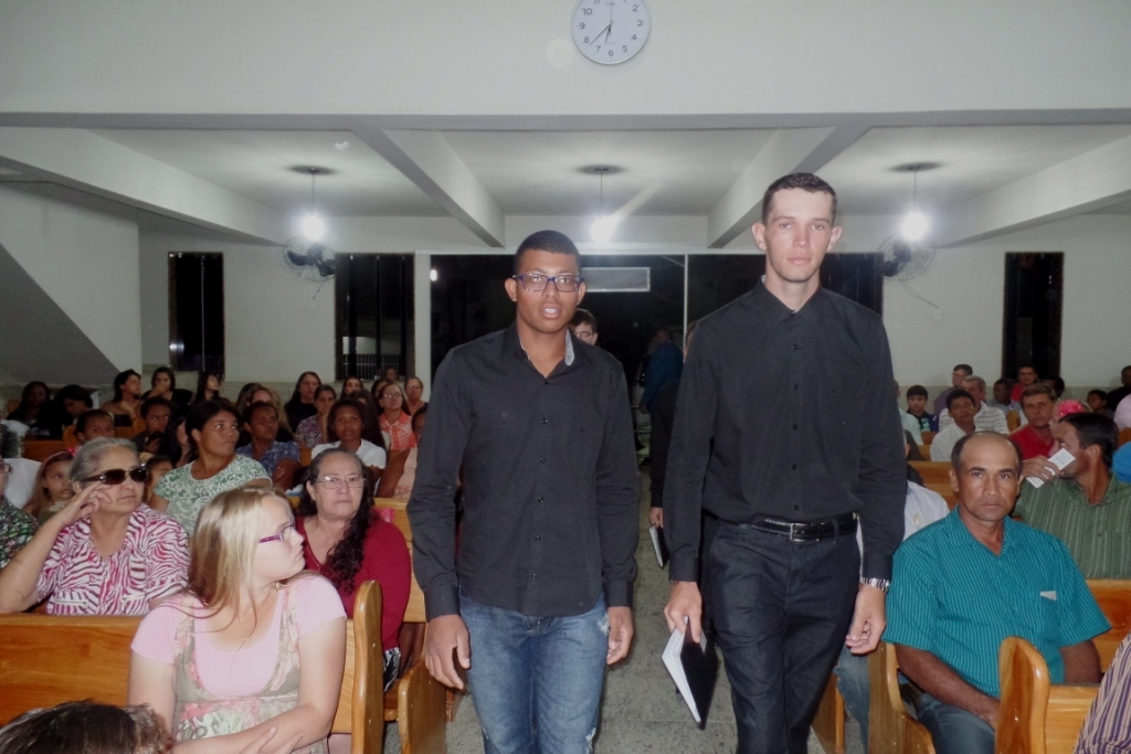 Jovens pavoenses mostram seus talentos no 2º dia de Louvor da Igreja Assembleia