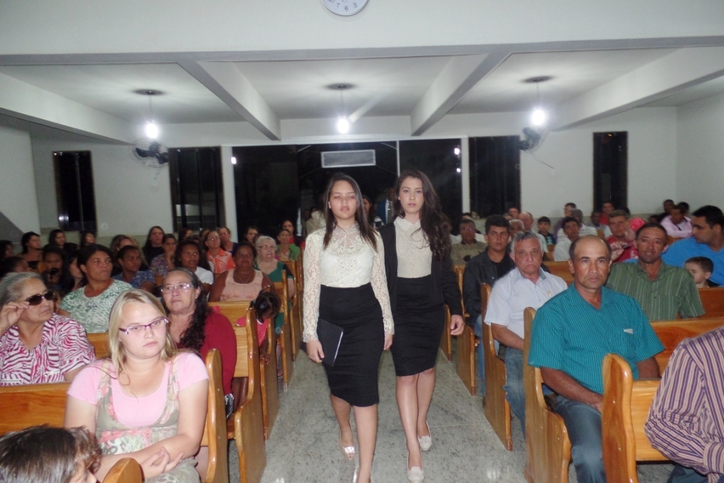Jovens pavoenses mostram seus talentos no 2º dia de Louvor da Igreja Assembleia