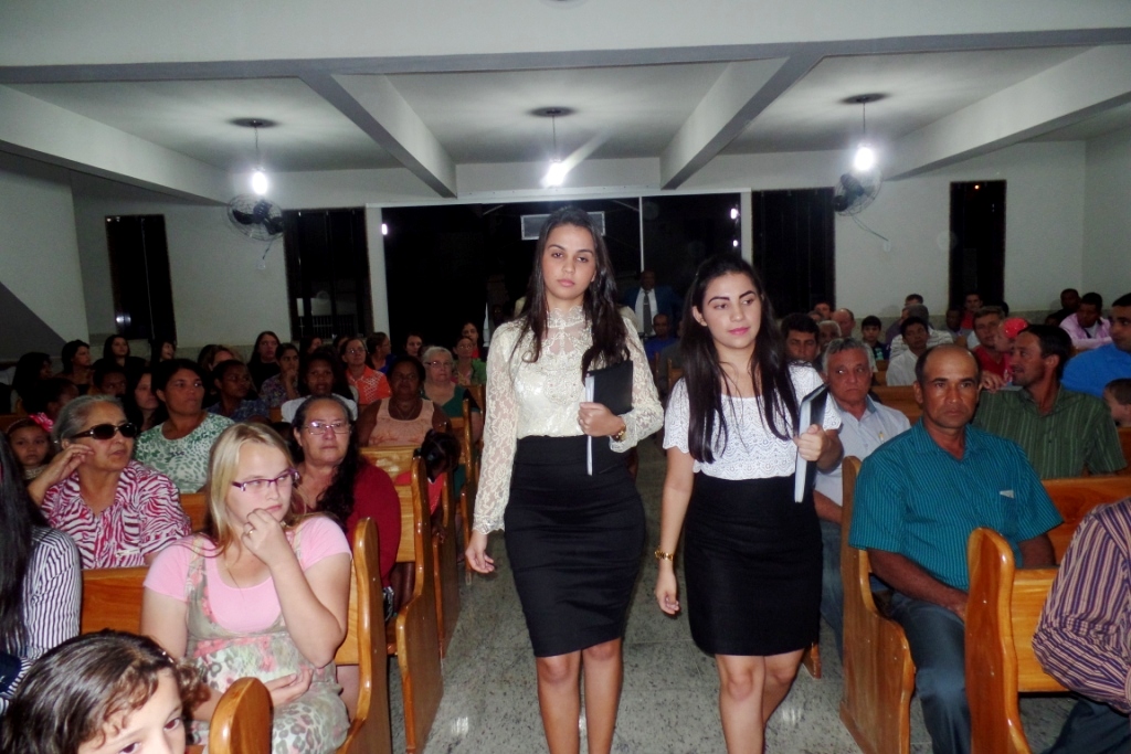 Jovens pavoenses mostram seus talentos no 2º dia de Louvor da Igreja Assembleia