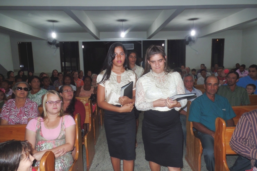 Jovens pavoenses mostram seus talentos no 2º dia de Louvor da Igreja Assembleia