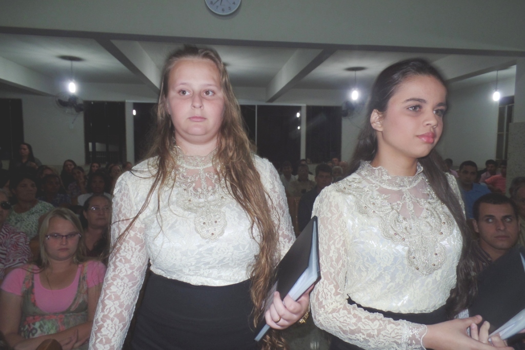 Jovens pavoenses mostram seus talentos no 2º dia de Louvor da Igreja Assembleia