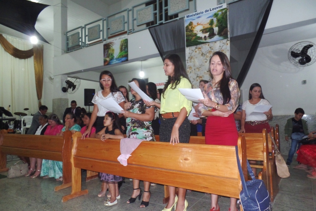 Jovens pavoenses mostram seus talentos no 2º dia de Louvor da Igreja Assembleia