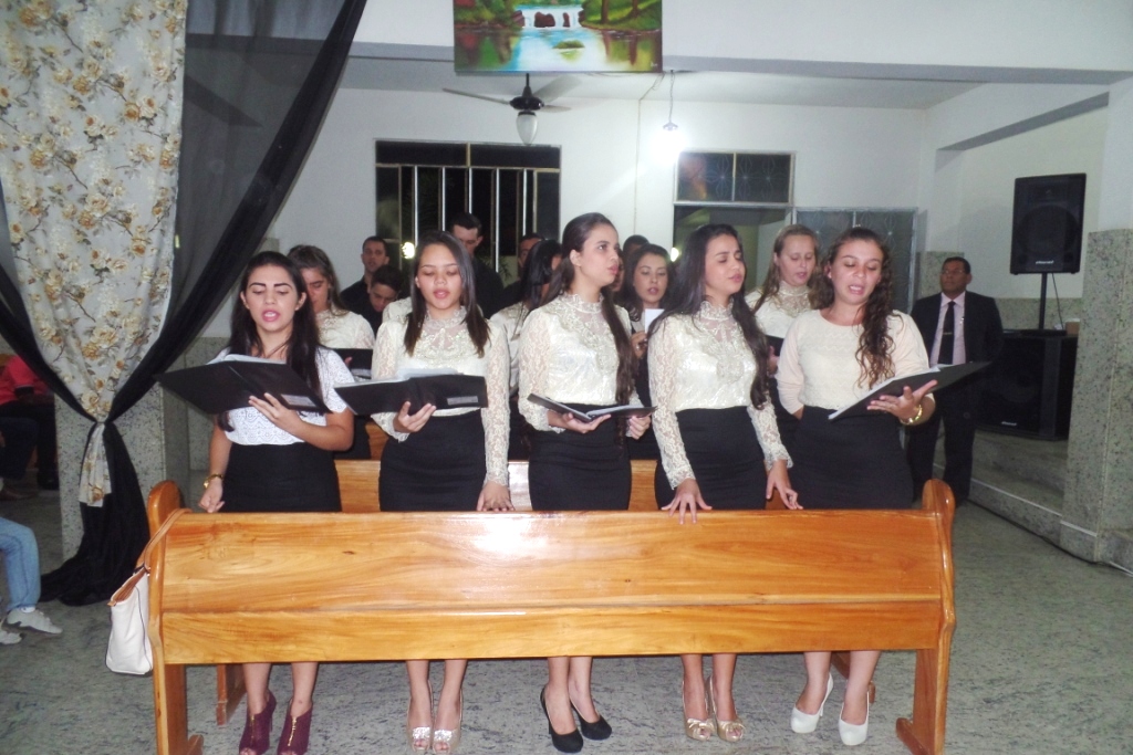 Jovens pavoenses mostram seus talentos no 2º dia de Louvor da Igreja Assembleia