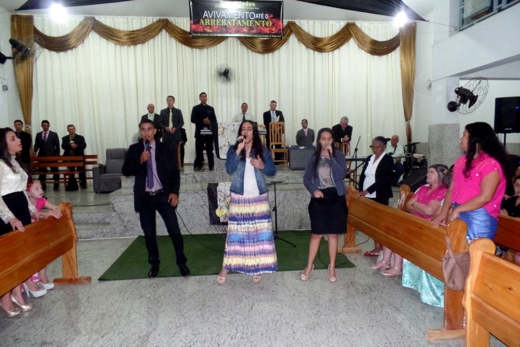 Jovens pavoenses mostram seus talentos no 2º dia de Louvor da Igreja Assembleia