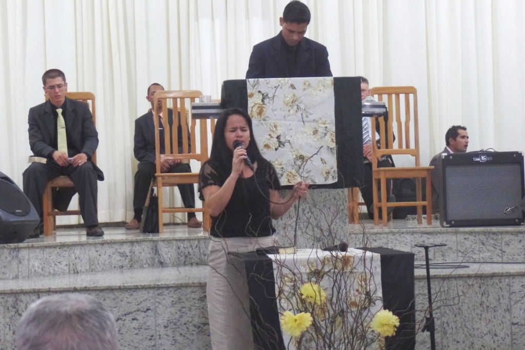Jovens pavoenses mostram seus talentos no 2º dia de Louvor da Igreja Assembleia