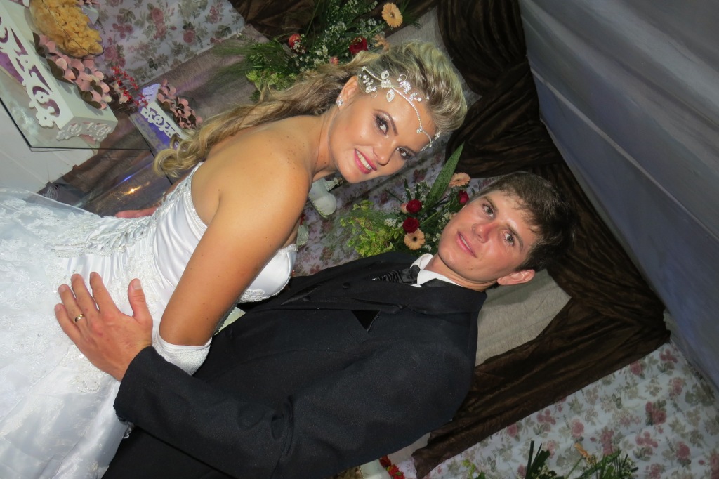 Famílias,  Wutke & Kiepert, comemoram a união de Diane Buge  Wutke e Fernando Kiepert , no úlitmo dia 11/10