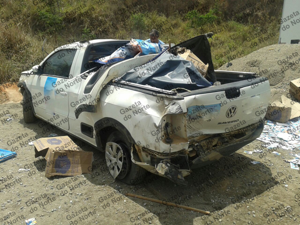 Carro de candidato a deputado capota próximo à Vila Paulista em Barra de São Francisco