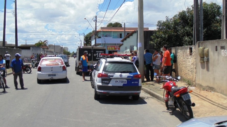 Homem comete suicídio na varanda de casa em LInhares