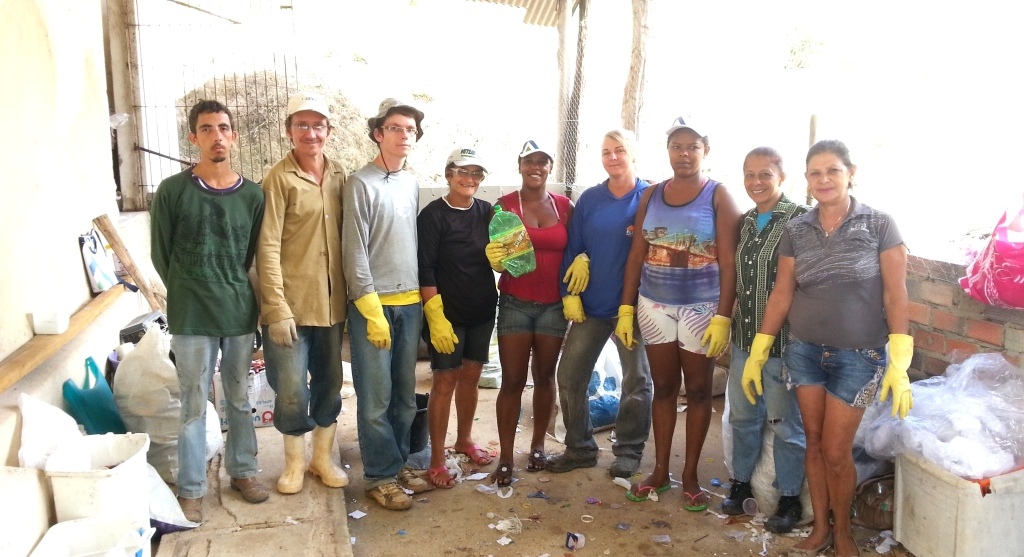 Vila Pavão implanta projeto de coleta de resíduos recicláveis