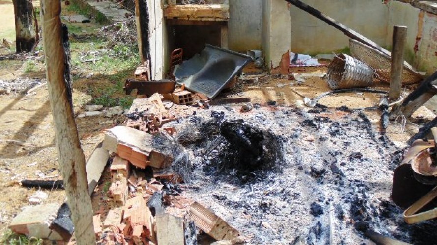 Chacina: dois irmãos e um amigo tem corpos carbonizados e criança está desaparecida