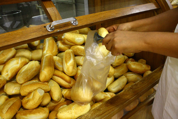 Ladrões levam 25 mil de padaria em Nova Venécia