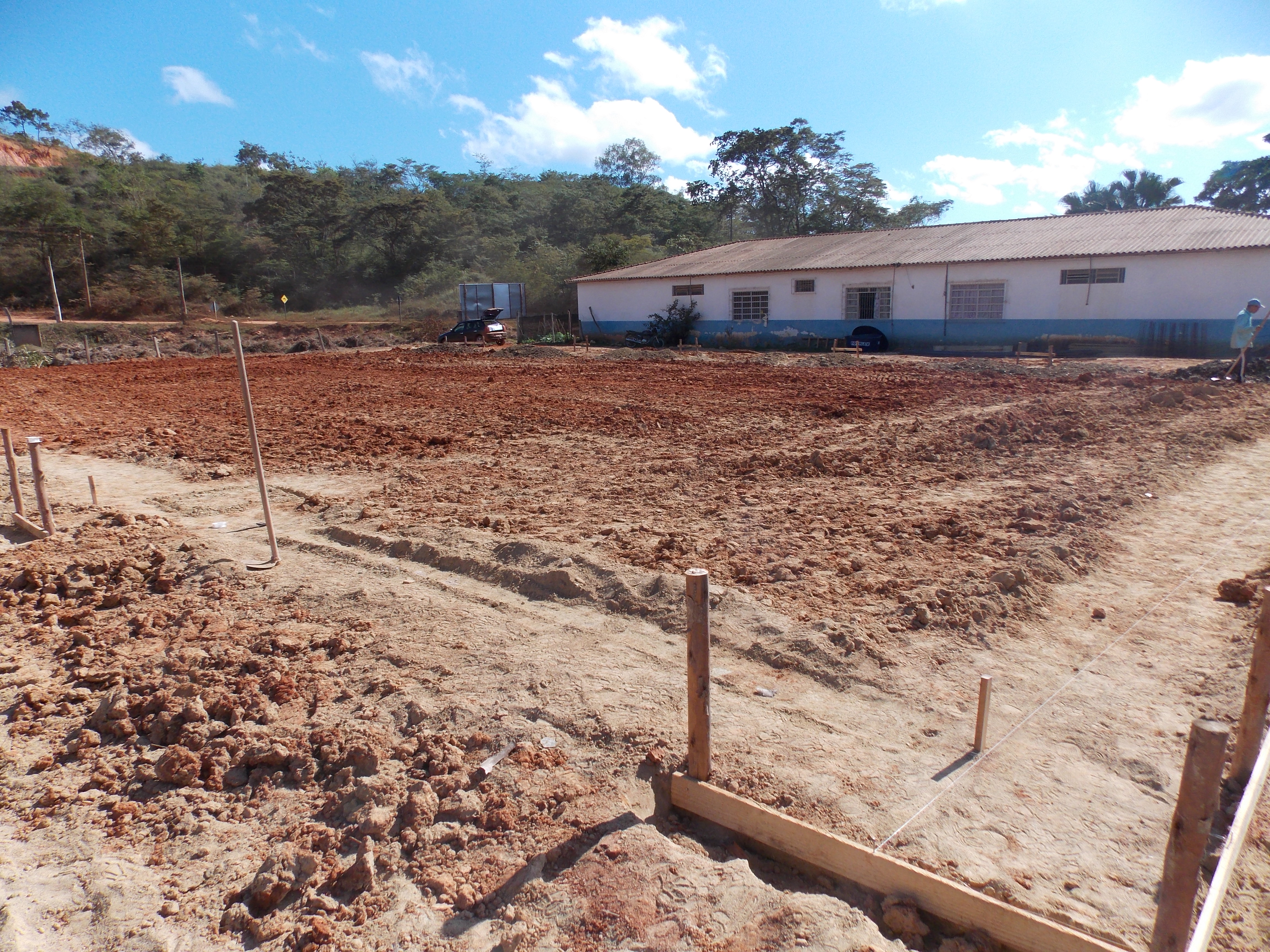 Comunidade Veloso em Vila Pavão recebe quadra poliesportiva