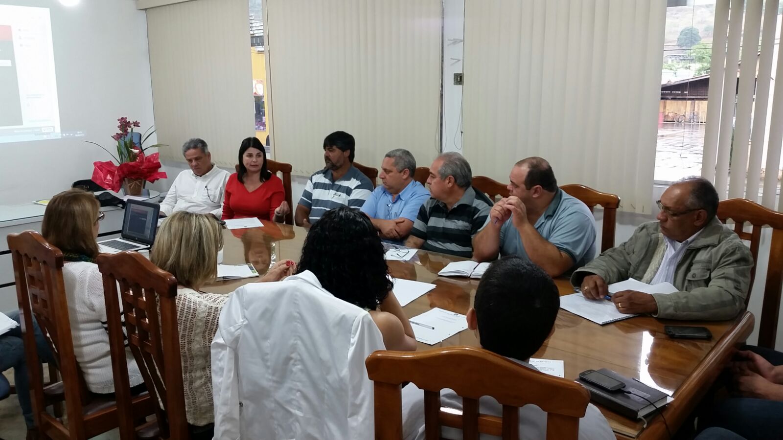Prefeita de Guaçuí reduz seu salário e do secretariado municipal como medida de contenção de despesa