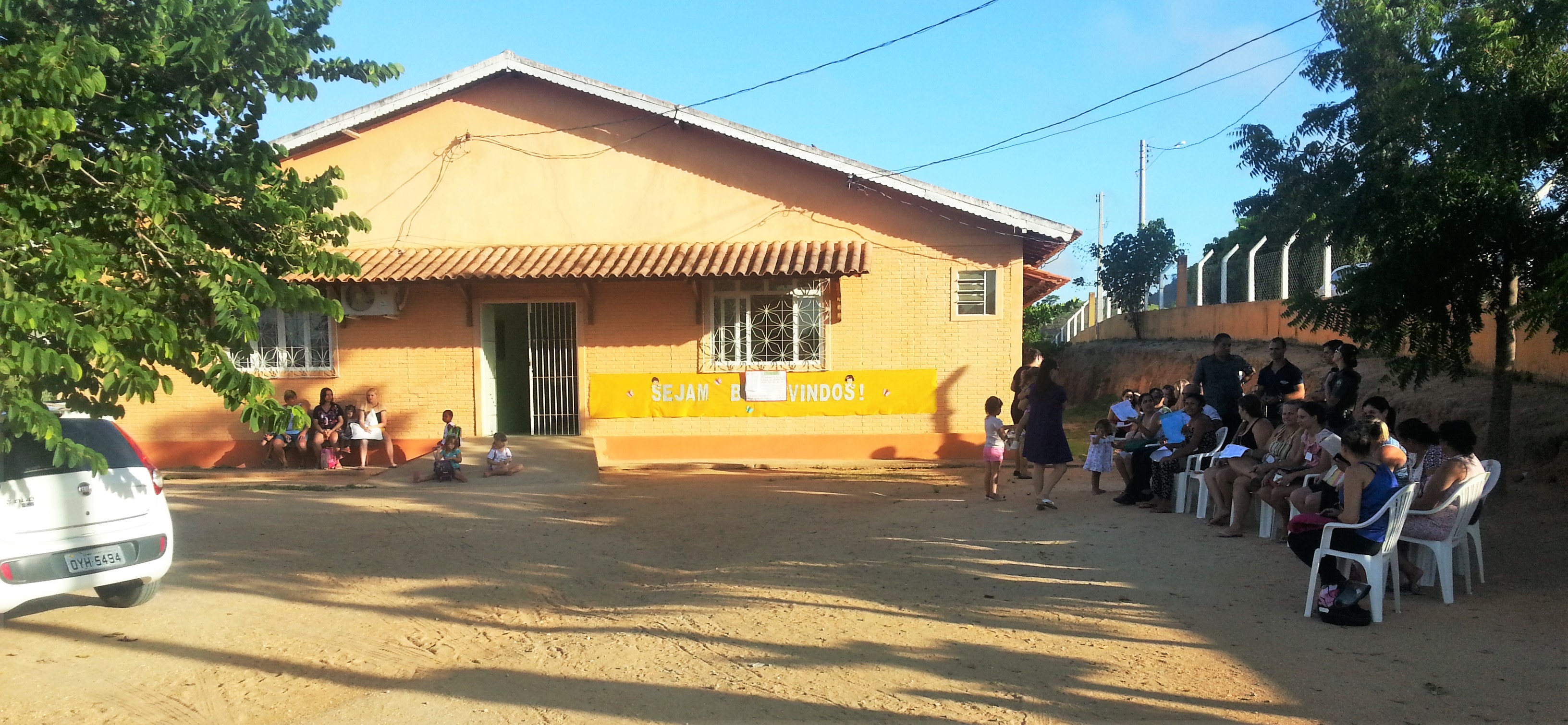 Pais dormem na fila para conseguir vaga em creche de Vila Pavão