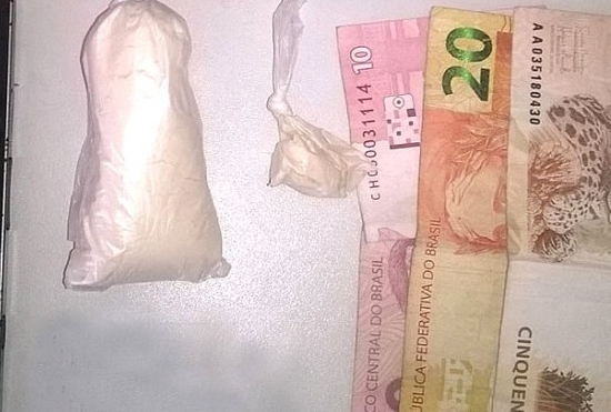 Polícia prende homem portando cocaína em Vila Paulista, Barra de São Francisco