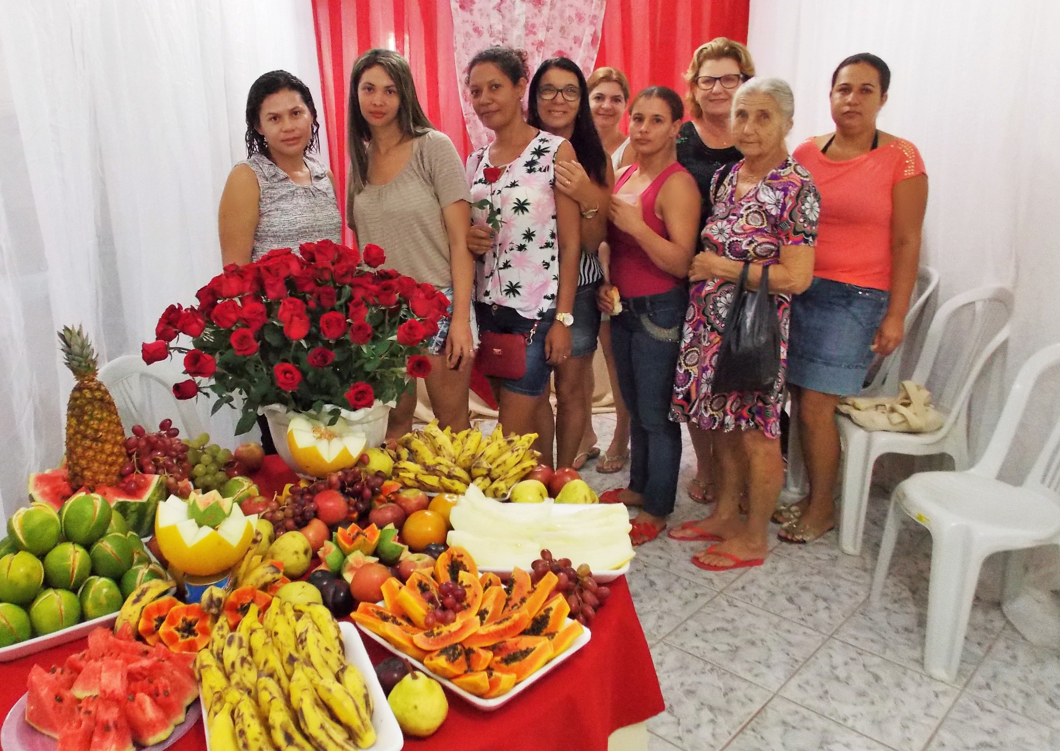 Mães de Vila Pavão são homenageadas pelo Supermercado Casa do Cloro