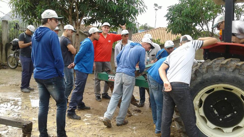 Senar promove em Vila Pavão curso de tratorista para 15 jovens produtores rurais