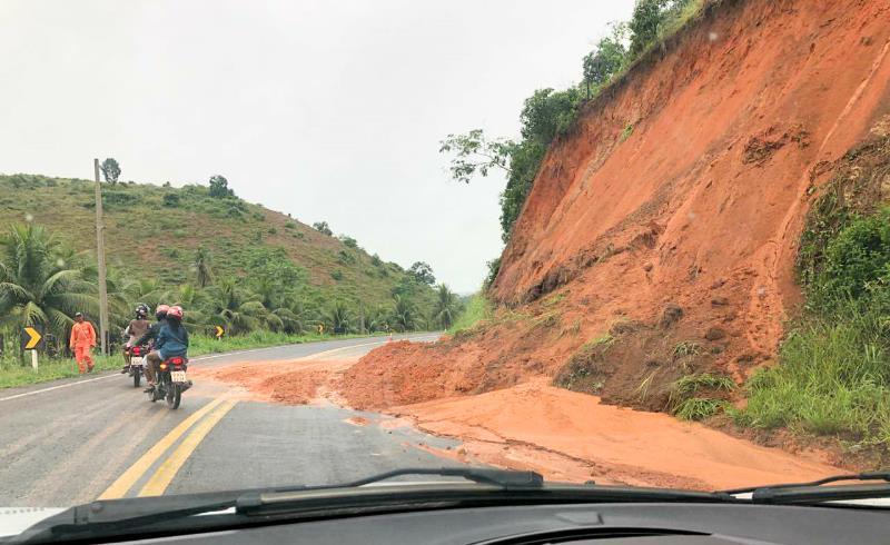Chuvas provocam inundações e interdição de estradas no interior de Vila Pavão