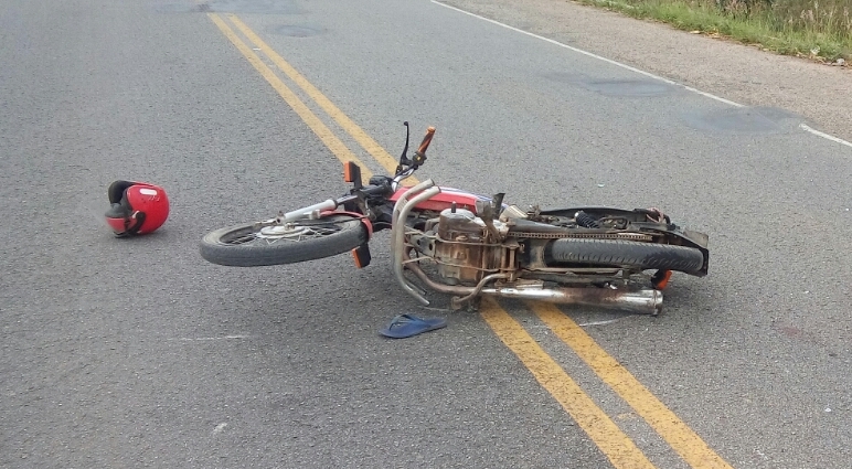 Homem se assusta com cobra no asfalto, cai de moto e morre em Vila Pavão