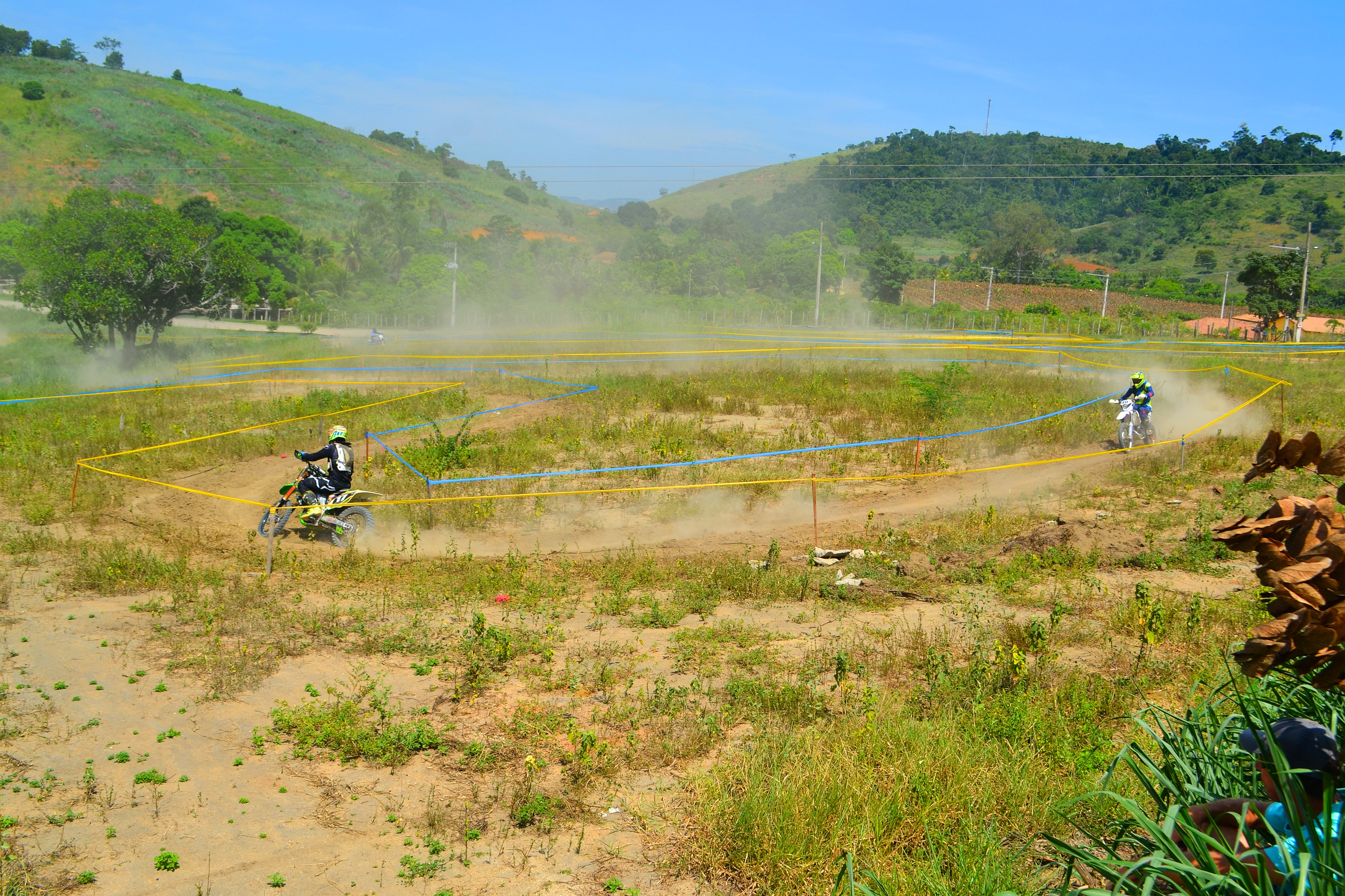 Mais de 90 pilotos competem na Copa Mol de Enduro Fim, etapa Vila Pavão