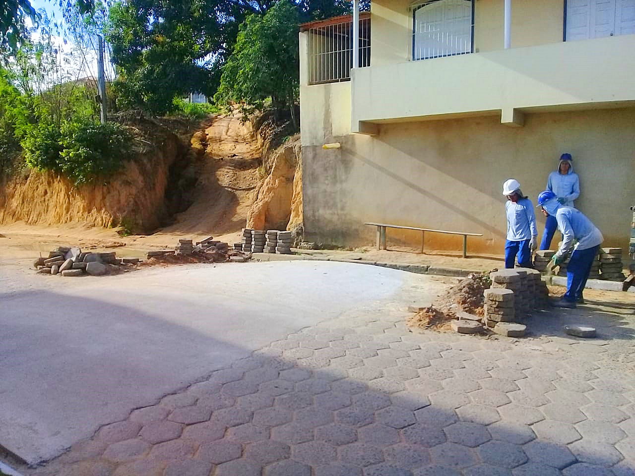 Tráfego no centro de Vila Pavão é desobstruído