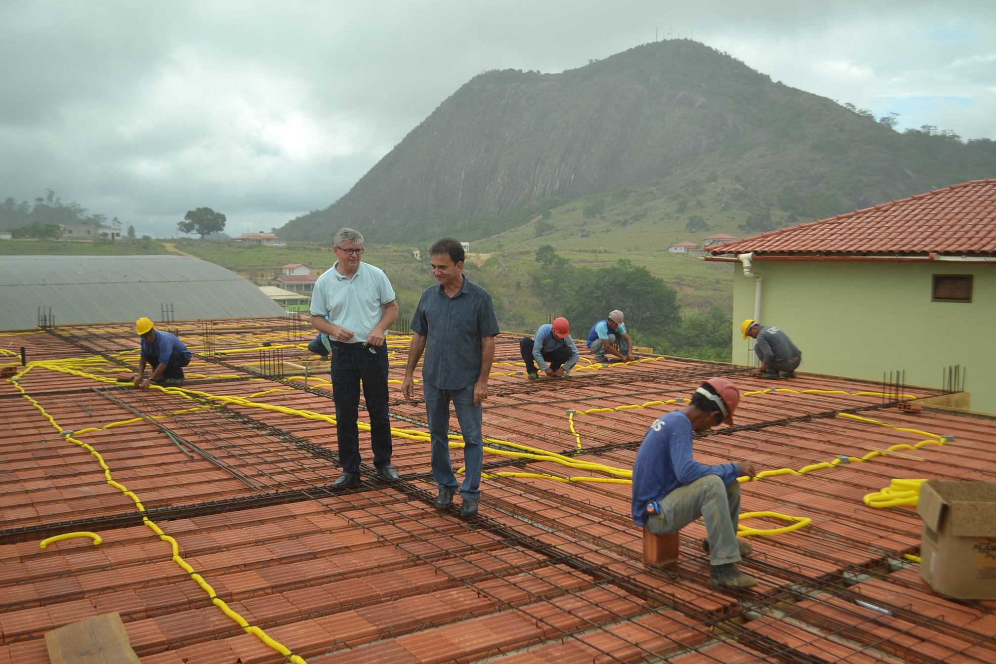 Irineu e José Wilson visitam obras em andamento na cidade
