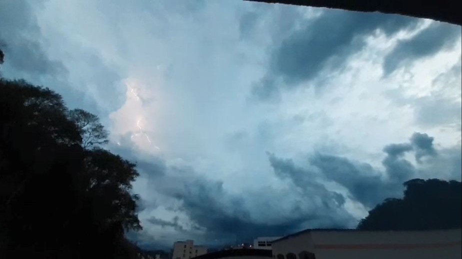 Previsão do tempo. Domingo terá momentos de chuva em todo ES