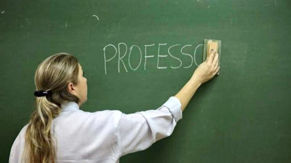 Casagrande anuncia reajuste de salário para professores da rede estadual