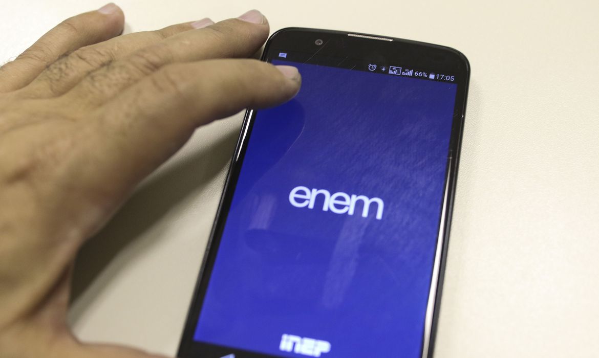 Inep formaliza adiamento do Enem digital para 22 e 29 de novembro