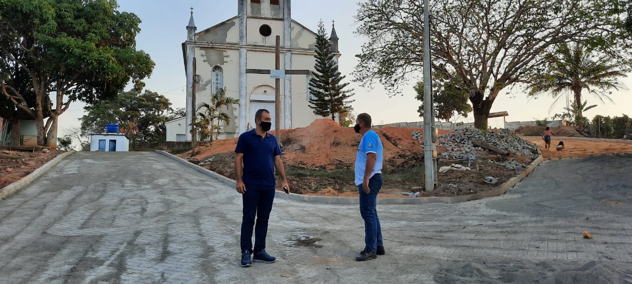 Bolinha e Tuíla visitam obras de calçamento rural na comunidade de Conceição do XV