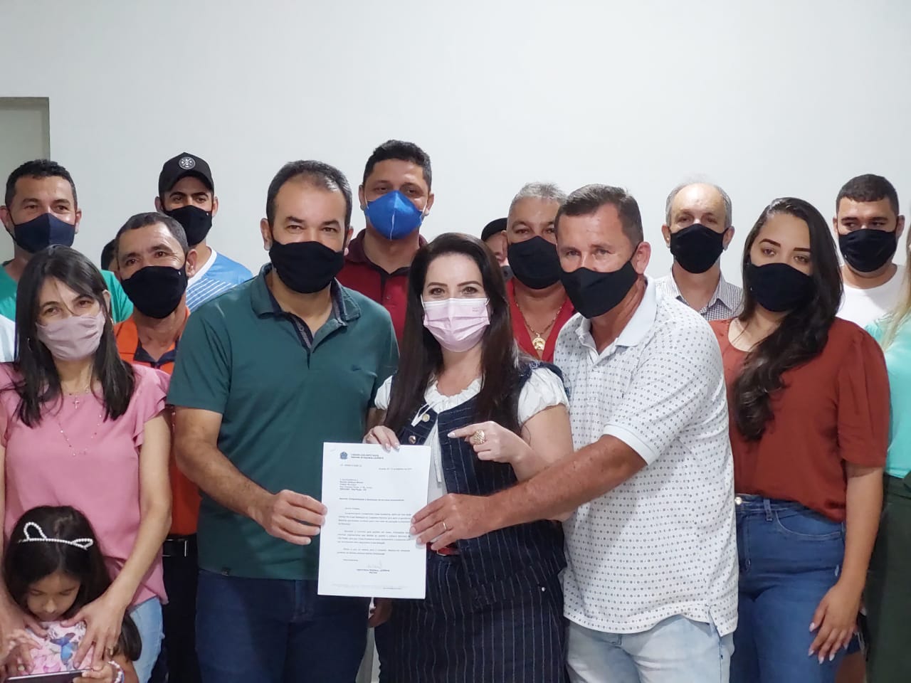 Bolinha e lideranças municipais recebem em Vila Pavão a deputada federal Lauriete