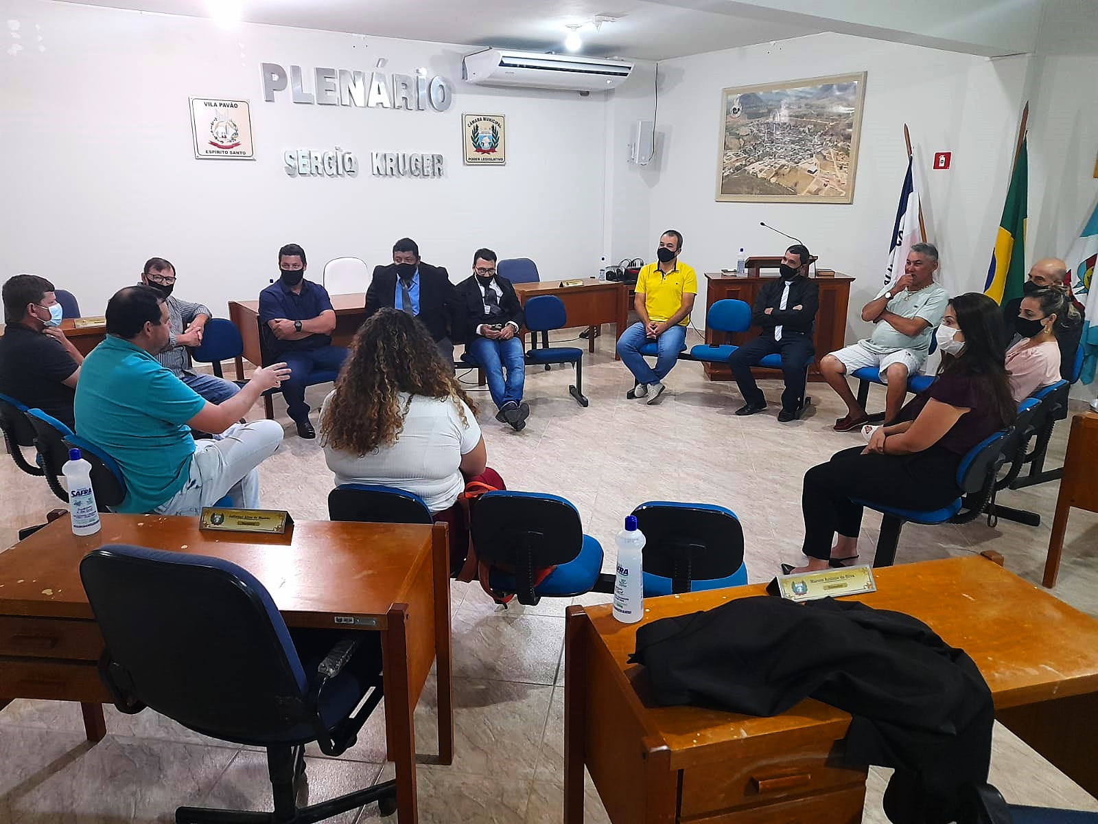 Bolinha e vereadores se reúnem com representantes da Cesan para discutir detalhes da conclusão da barragem do Córrego Socorro